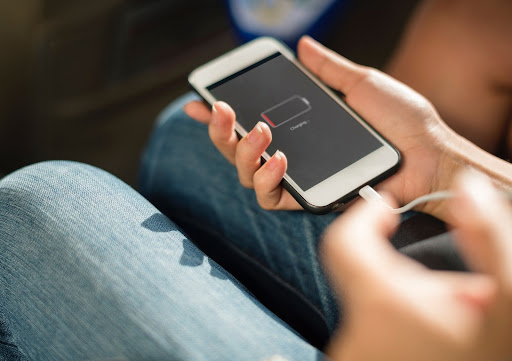Reasons Your Phone Battery Dies So Quickly